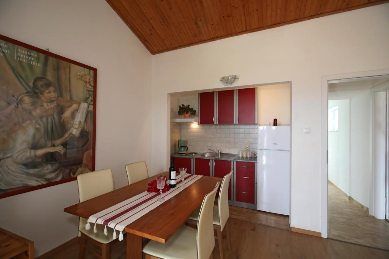 Apartments Noemi Malinska Buitenkant foto